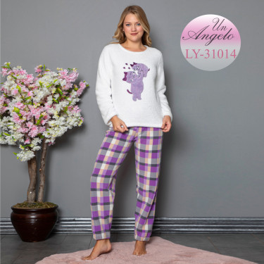 Fluffy homewear made of...