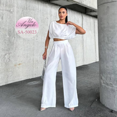 Sporty-elegant sleeveless...