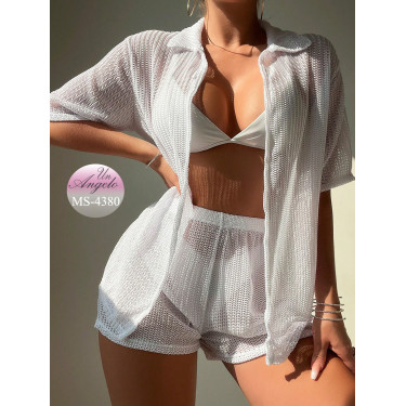 Airy beach set of shirt and shorts in white
