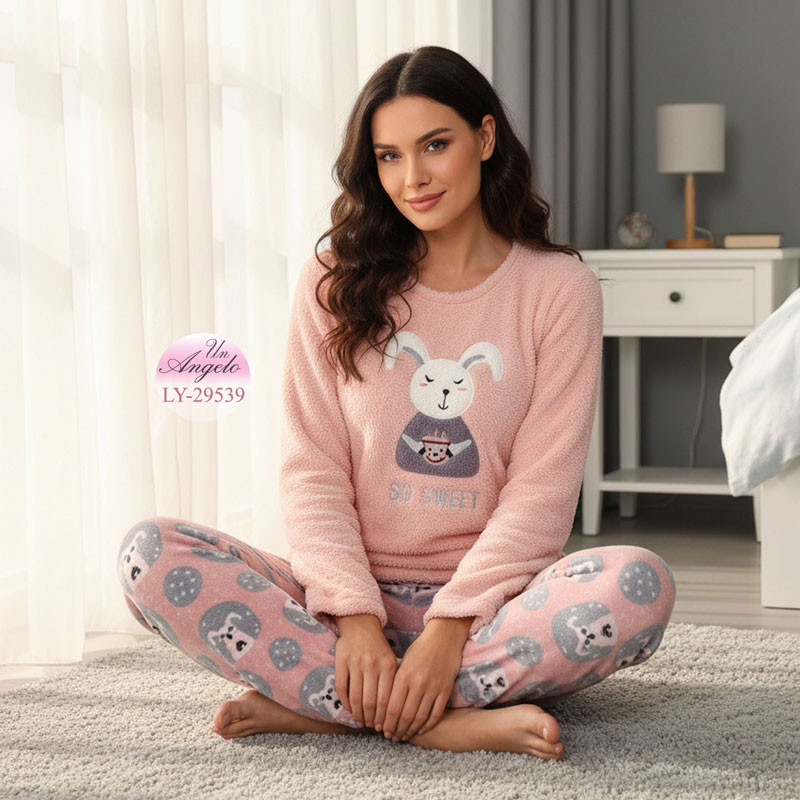 Fluffy women's fleece pajamas made of velsoft with long sleeves and pants
