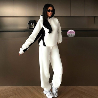 Women's sports set in white: Quilted model with hood | Un Angelo