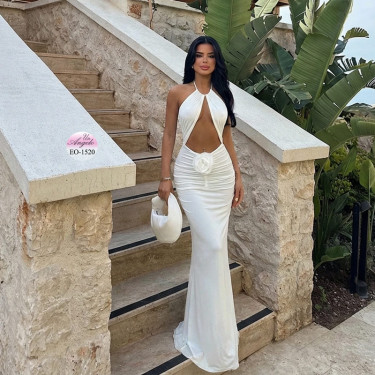 Long summer dress in ecru with a halter neckline, bare back and rose decoration