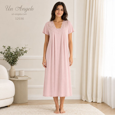 Maxi nightgown made of powdery viscose with short sleeves and a lace neckline