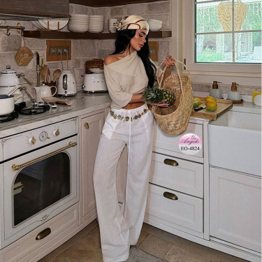 White long summer pants with a loose cut, ties at the waist and pockets
