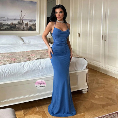 Дълга синя рокля EYYO Atelier с гол гръб, халтер връзки и завързване отзад